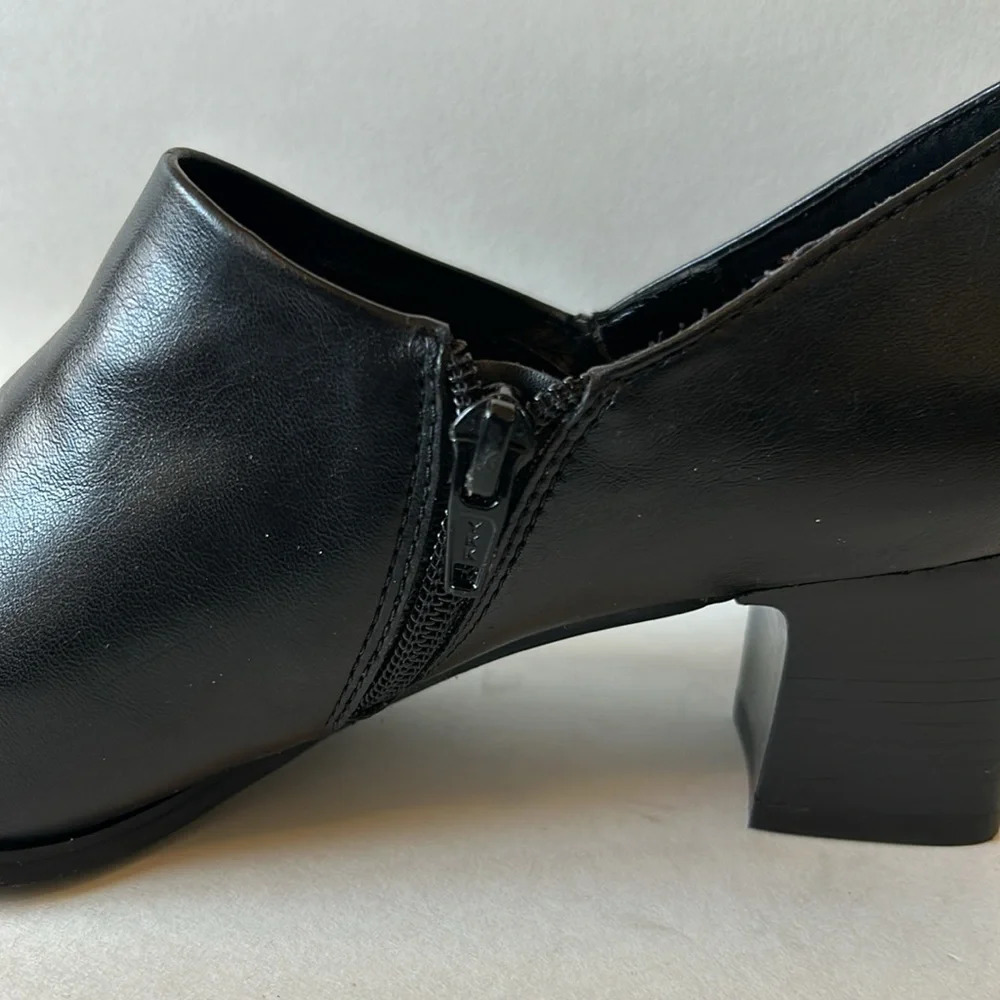 NWOB Franco Sarto black leather chunky heels, size 8 1/2 - Picture 4 of 8
